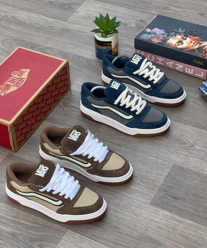 Chunky Skate-Inspired Trainers with 3D Sidestripe Design