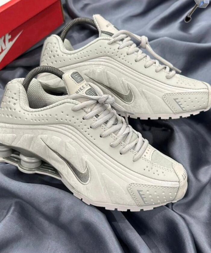 Nike Shox R4 Light Grey