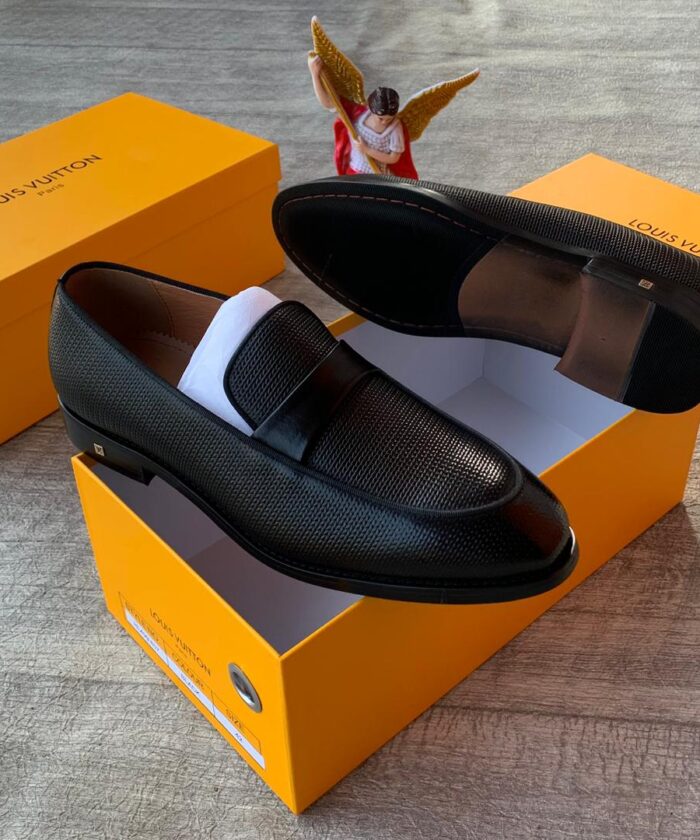 Men’s Black Textured Leather Loafers with Micro-Pattern Upper