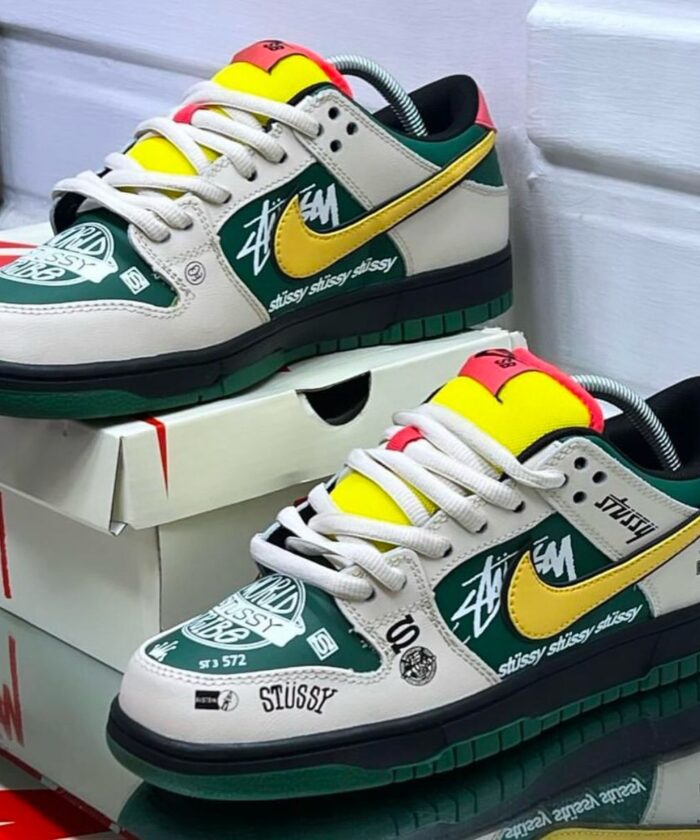 Nike SB Dunk Low Stussy Sneakers