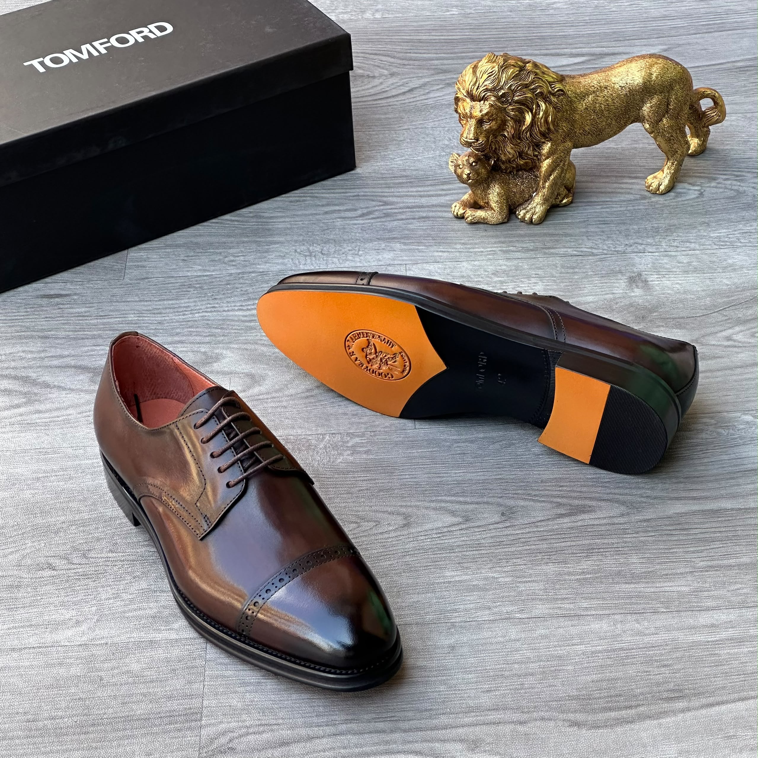 Tom Ford Brown Leather Shoes with Orange Outsole Tom Ford Brown Leather Shoes with Orange Outsole