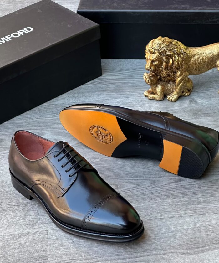 Tom Ford Black Leather Shoes with Orange Outsole