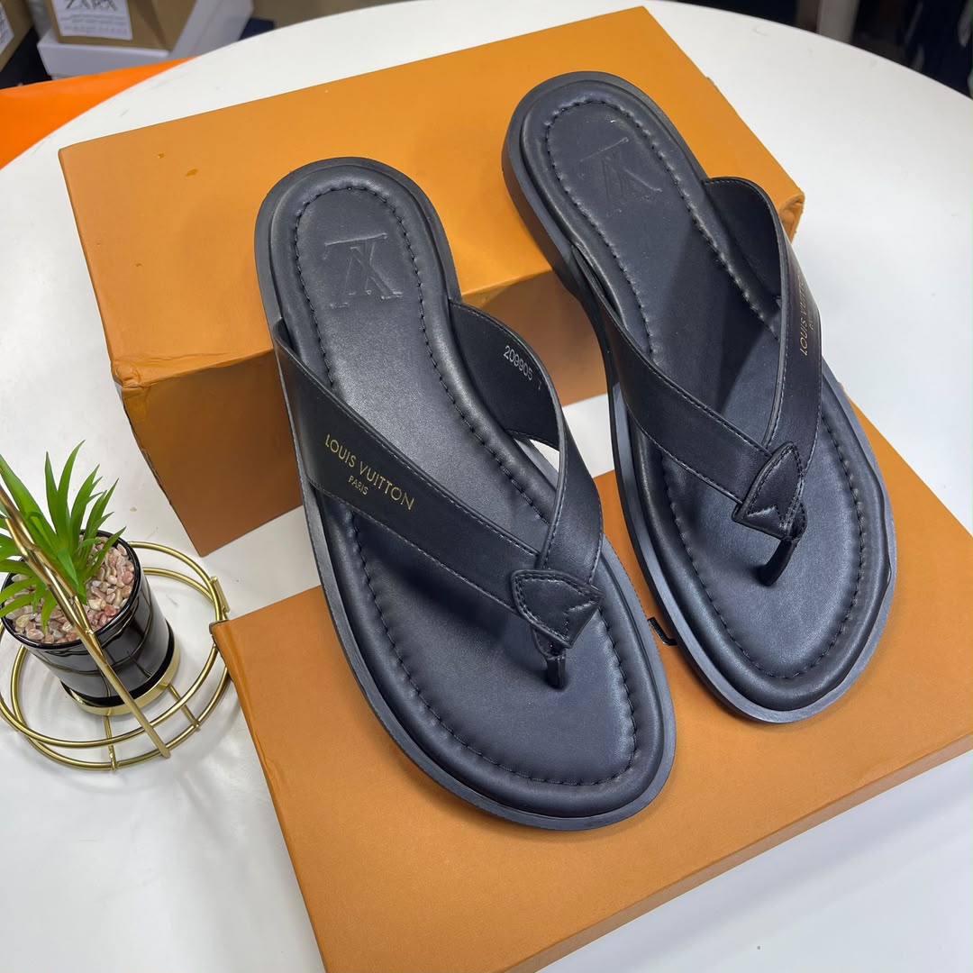 Black Leather Thong Sandals Gold Paris Logo Strap Black Leather Thong Sandals Gold Paris Logo Strap