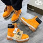 Classic Wheat Nubuck Leather Waterproof Boots Black Collar