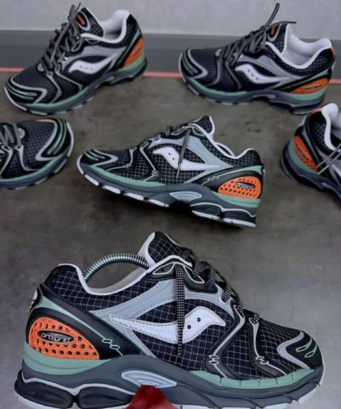 Saucony ProGrid Triumph 4 Shadow Silver Black Mesh Sneakers