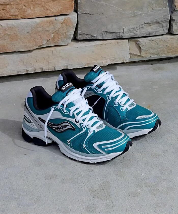 Saucony ProGrid Triumph 4 Teal Metallic Silver Black Sneakers